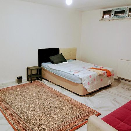 Ahmet Teacher Hotel, 5 Minutes From The Airport Arnavutkoy Kültér fotó