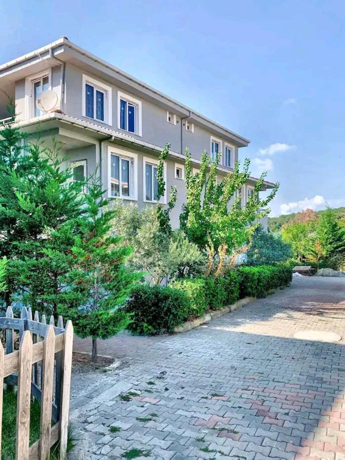Ahmet Teacher Hotel, 5 Minutes From The Airport Arnavutkoy Kültér fotó