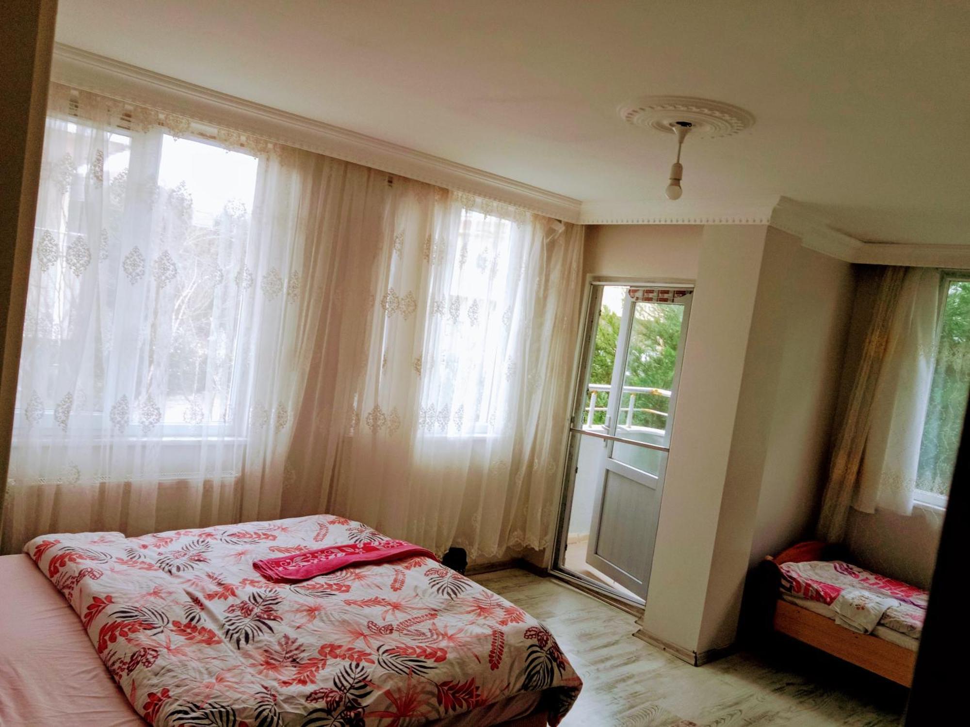 Ahmet Teacher Hotel, 5 Minutes From The Airport Arnavutkoy Kültér fotó