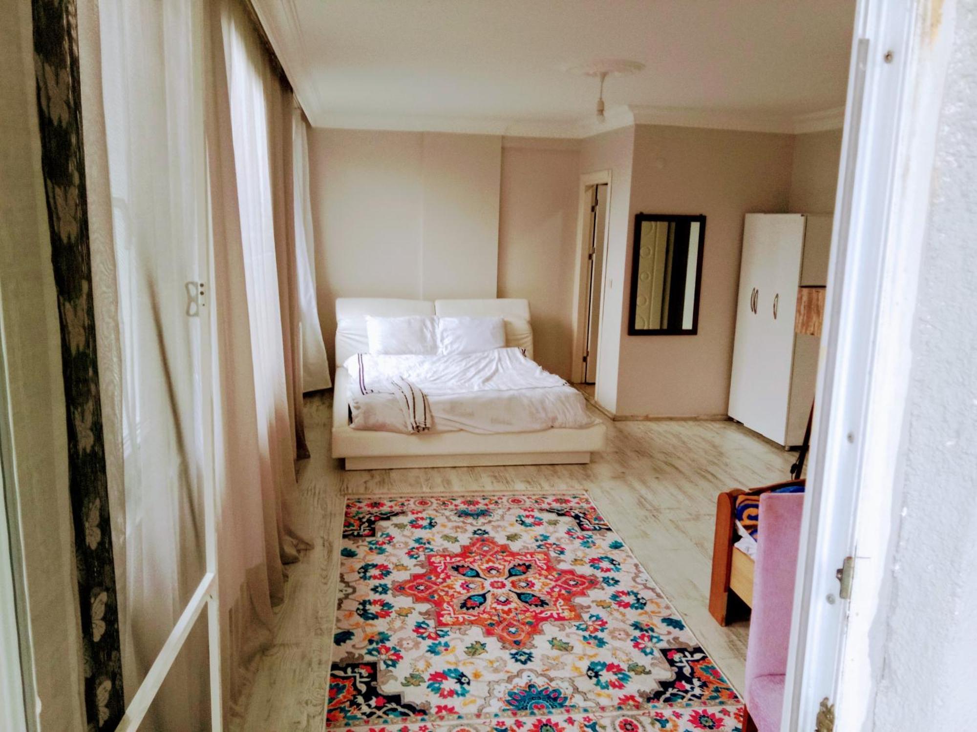 Ahmet Teacher Hotel, 5 Minutes From The Airport Arnavutkoy Kültér fotó
